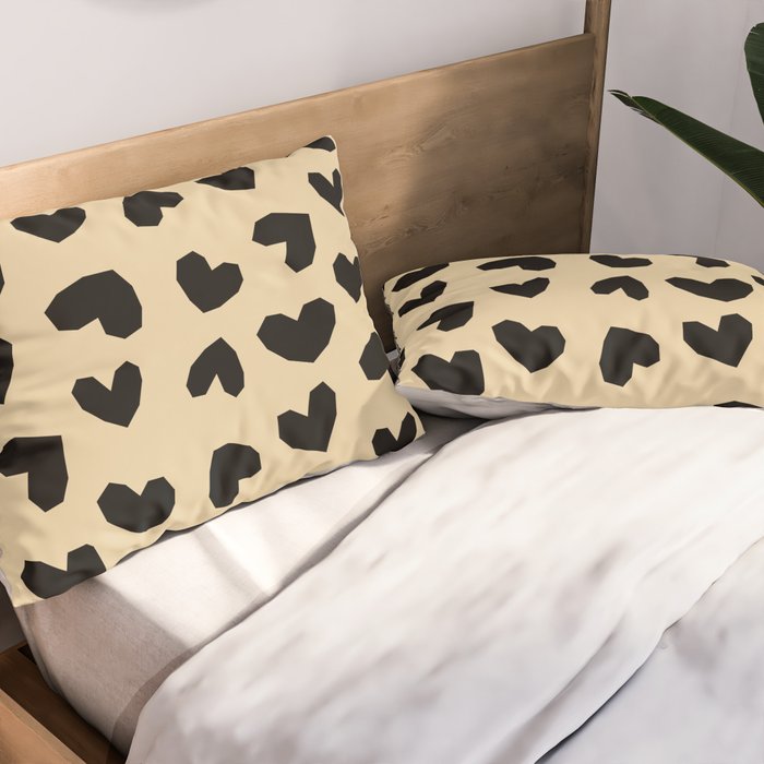 Geometric Hearts pattern black Pillow Sham Gallery Image 2