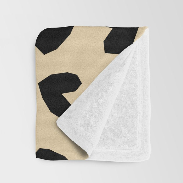 Geometric Hearts pattern black Throw Blanket Gallery Image 3