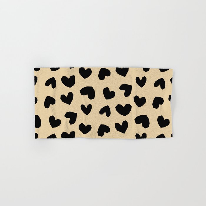 Geometric Hearts pattern black Bath Towel Gallery Image 1