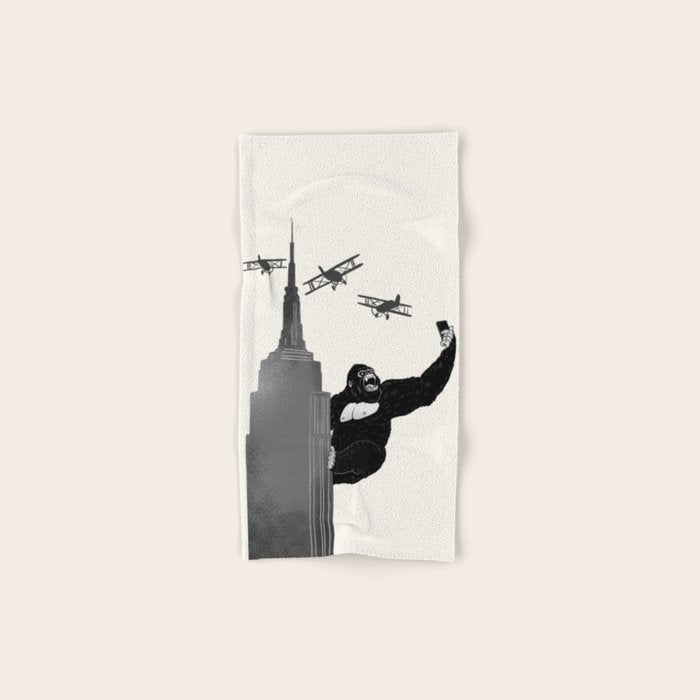 Selfie King Kong Bath Towel Gallery Image 1