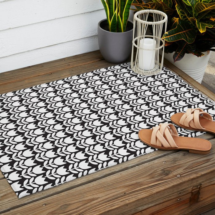 Tulip - Black & White  Outdoor Rug Gallery Image 2