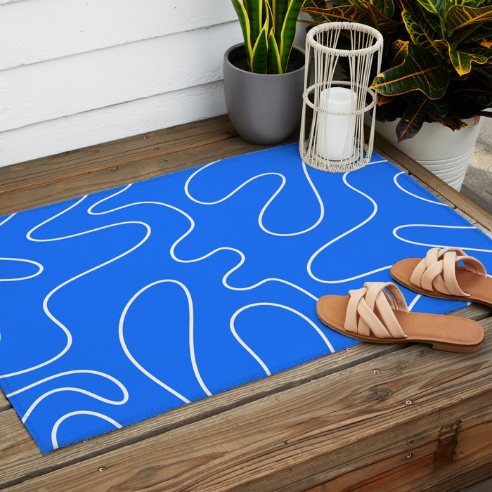 Bold Blue Squiggle Abstract Pattern Outdoor Rug Gallery Image 2
