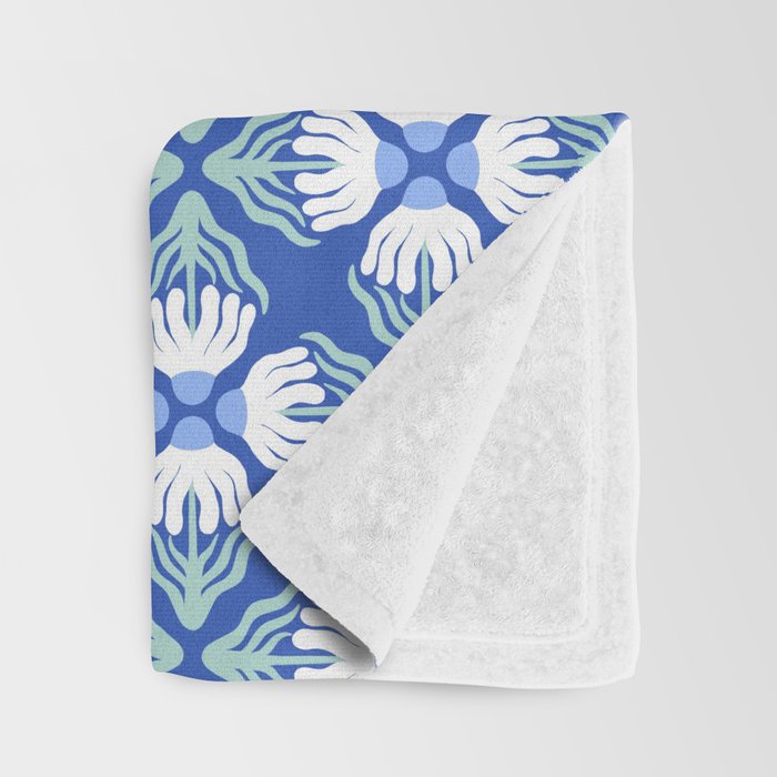 Funky Wavy Daisy Pattern Throw Blanket Gallery Image 3