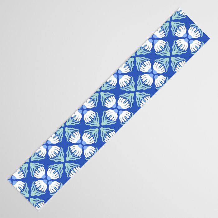 Funky Wavy Daisy Pattern Table Runner Gallery Image 3