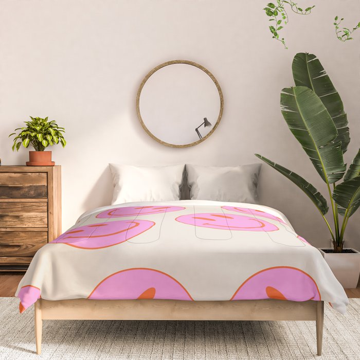 Keep Smiling! - Large Pink and Beige Smiley Face Pattern Comforter Gallery Image 3