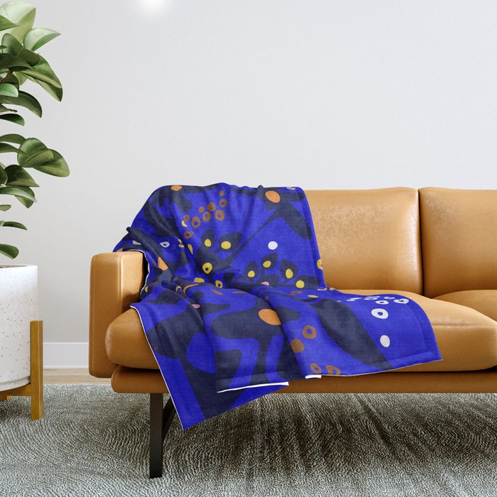 Blue home jungle: Organic shapes and flowers Throw Blanket Gallery Image 1