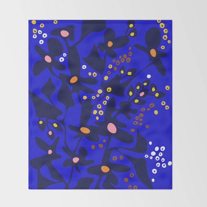 Blue home jungle: Organic shapes and flowers Throw Blanket Gallery Image 2