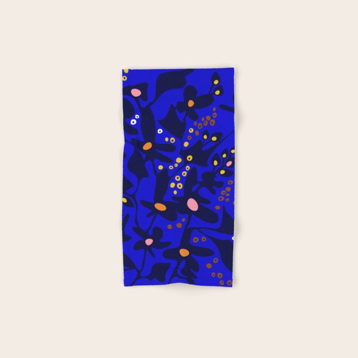 Blue home jungle: Organic shapes and flowers Bath Towel Gallery Image 1