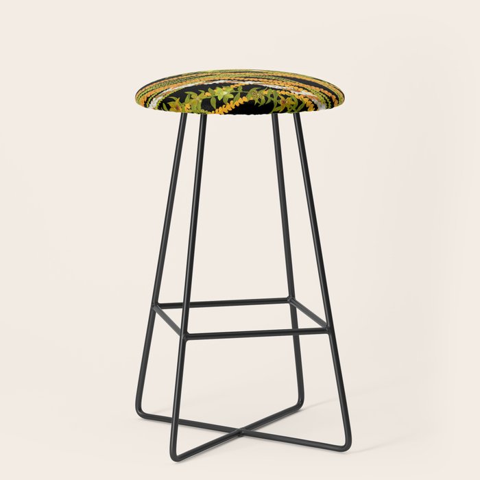 Diagonal Lei with more pakalana to add more green to the design Stool Gallery Image 1