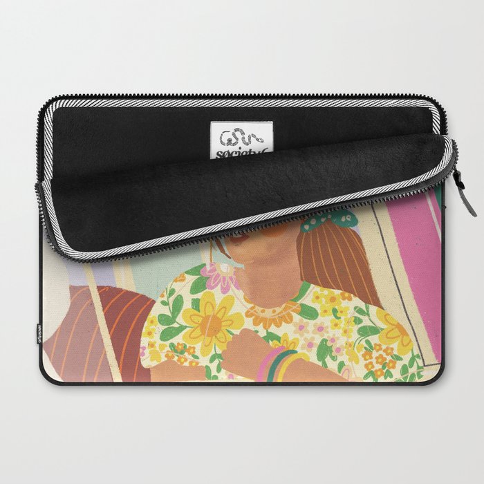 Love traveller Laptop Sleeve Gallery Image 2