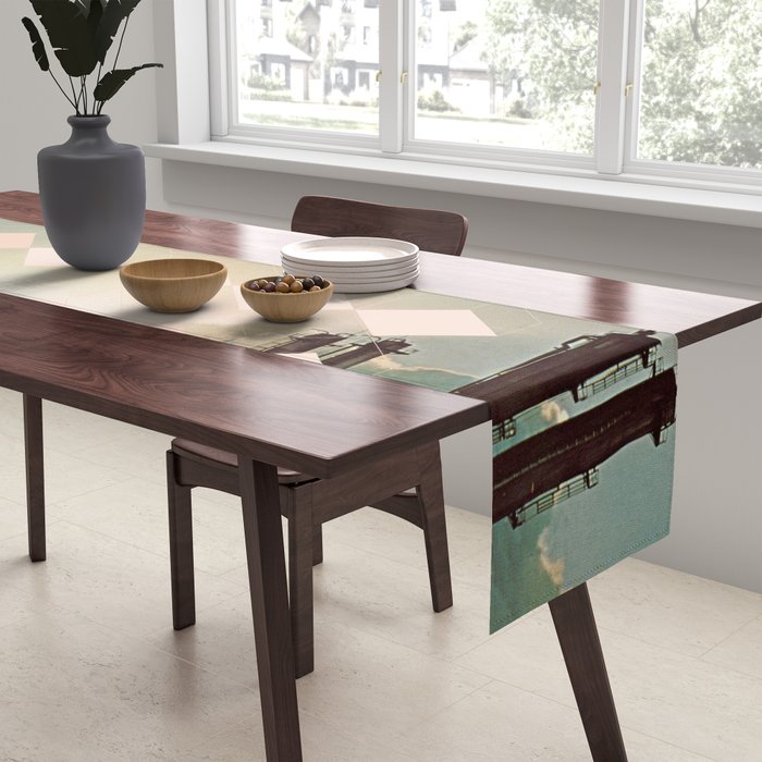 Saucer-Like Table Runner Gallery Image 2