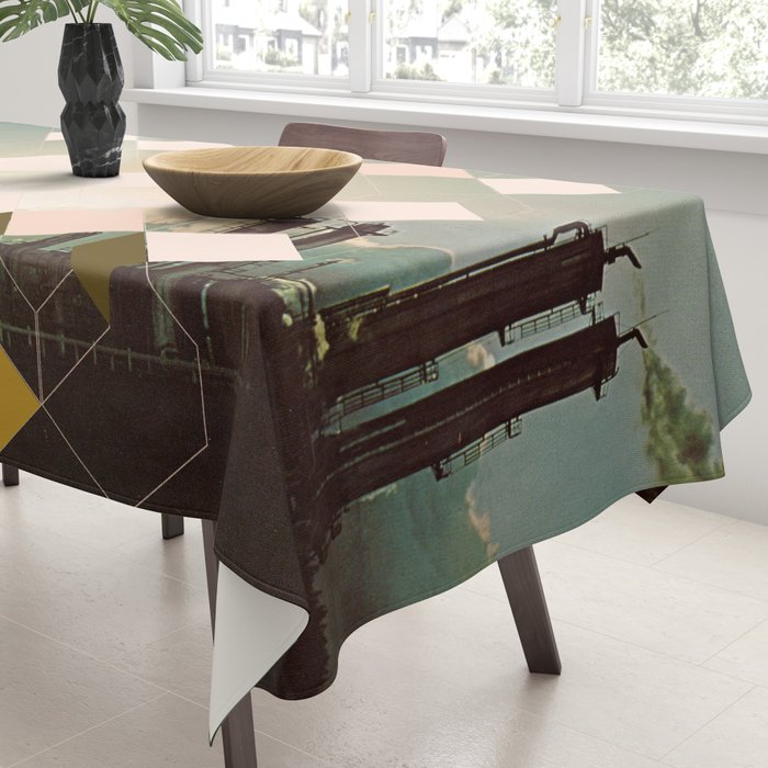 Saucer-Like Tablecloth Gallery Image 3