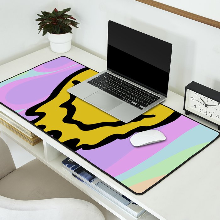 Melty Melt Smile Desk Mat Gallery Image 2