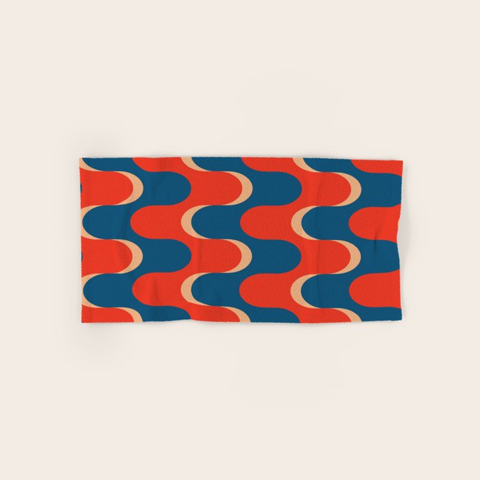 Retro groovy vintage 70s pattern Bath Towel Gallery Image 1
