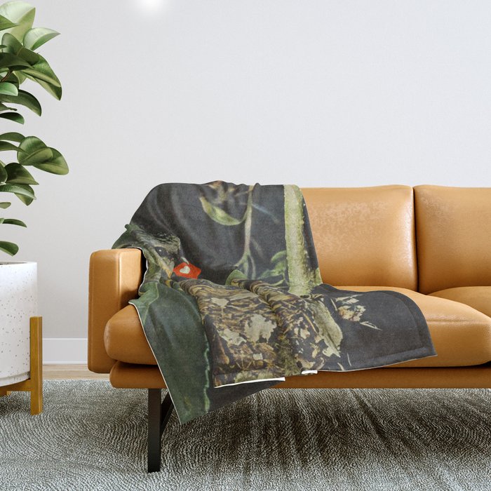Birdie likes Throw Blanket Gallery Image 1