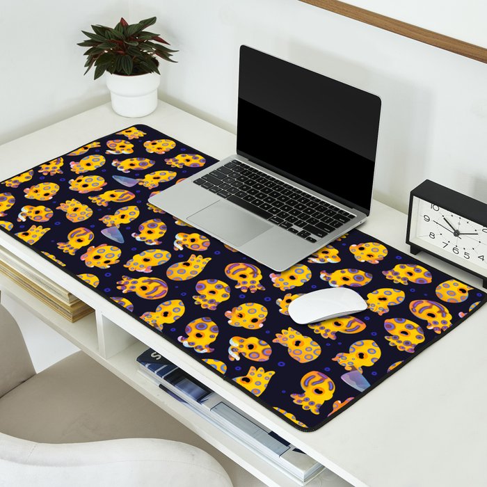Blue-ringed octopus Desk Mat Gallery Image 2