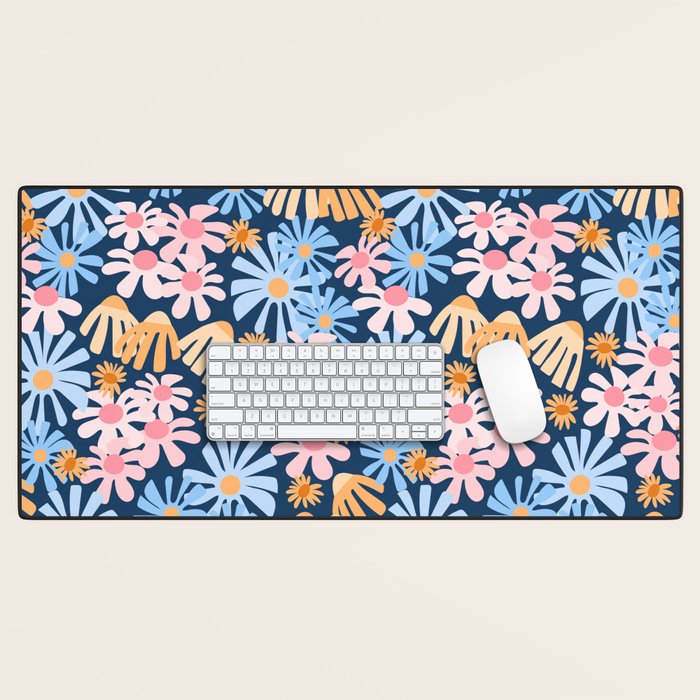 Daisies pattern Desk Mat Gallery Image 1