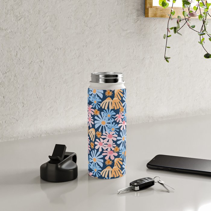Daisies pattern Water Bottle Gallery Image 4