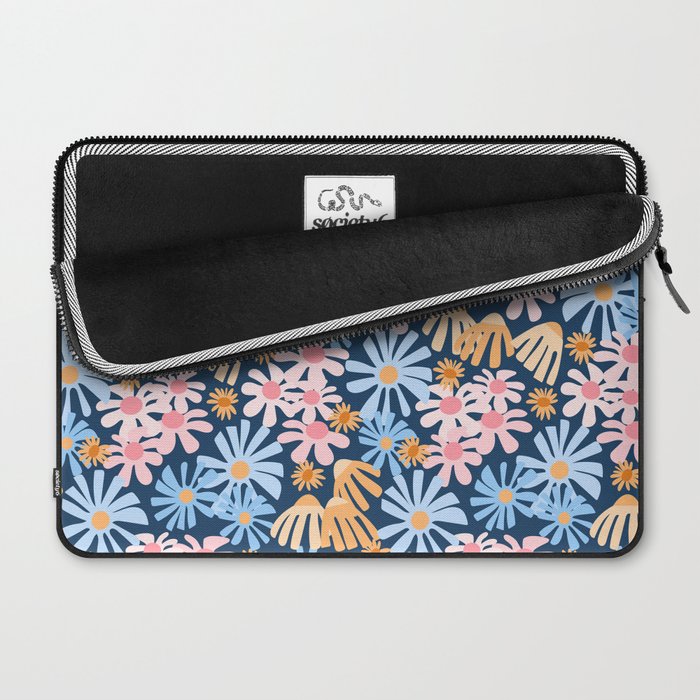 Daisies pattern Laptop Sleeve Gallery Image 2