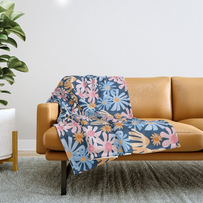 Daisies pattern Throw Blanket Gallery Image 1