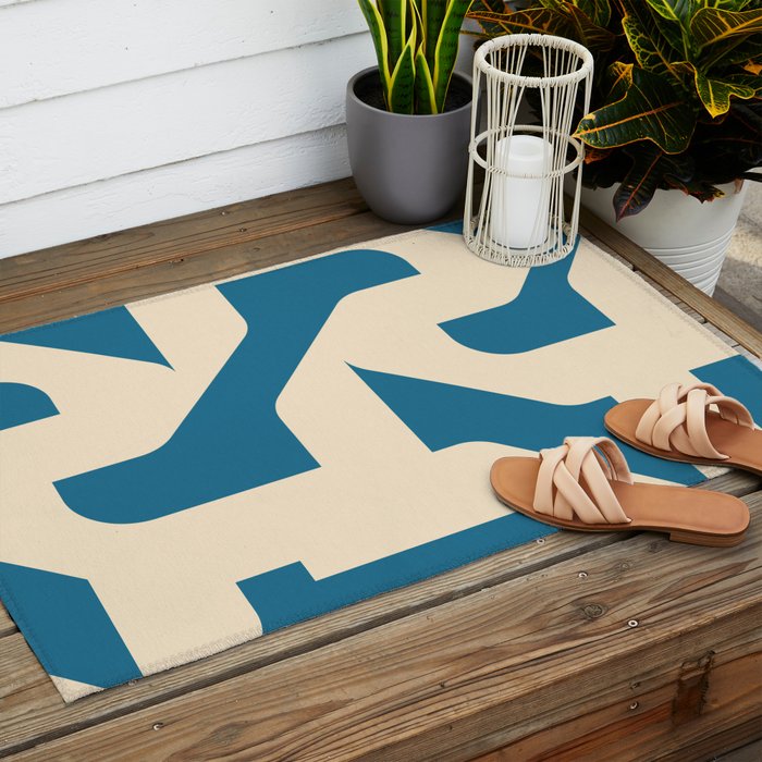 Minimalist 118 Outdoor Rug Gallery Image 2