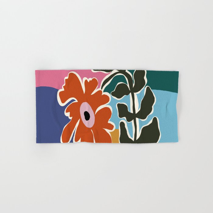 Retro minimal flower I Bath Towel Gallery Image 1