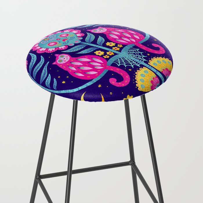 Skull Garden Stool Gallery Image 2