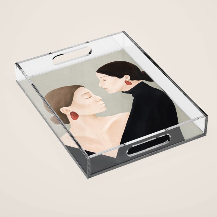 Aligned Model Flow Acrylic Tray Gallery Image 1