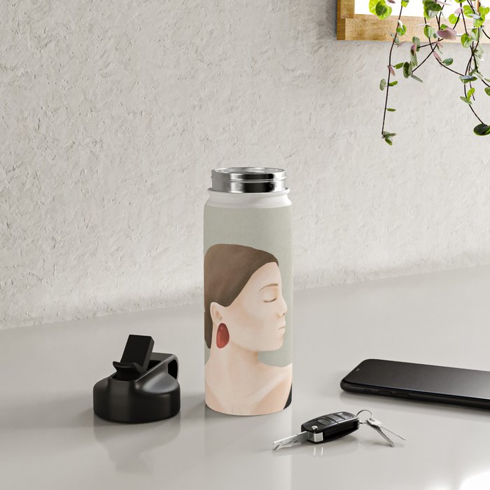 Aligned Model Flow Water Bottle Gallery Image 4