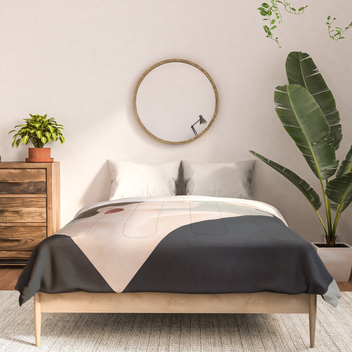 Aligned Model Flow Comforter Gallery Image 3