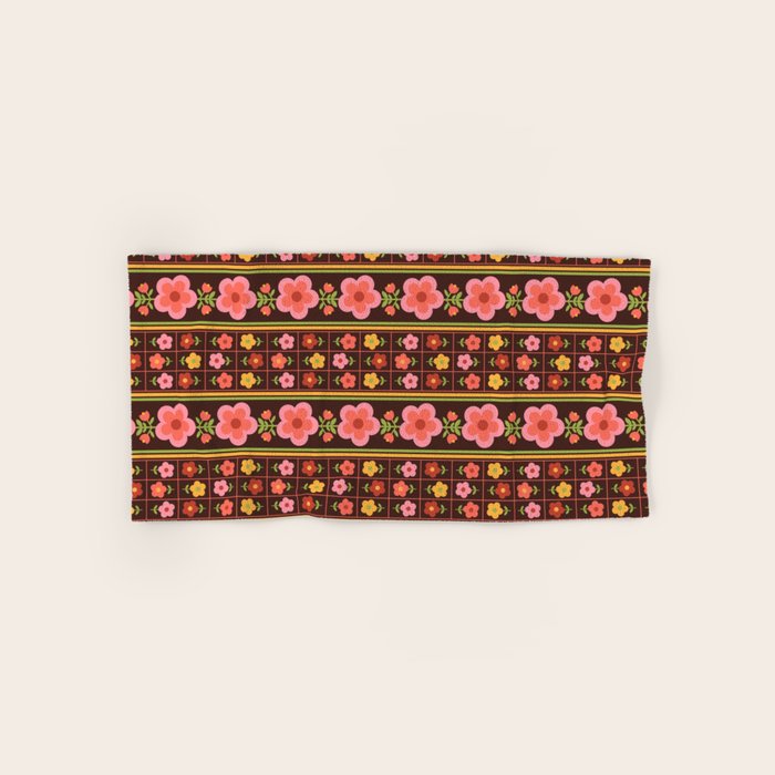Retro Brownie Bath Towel Gallery Image 1