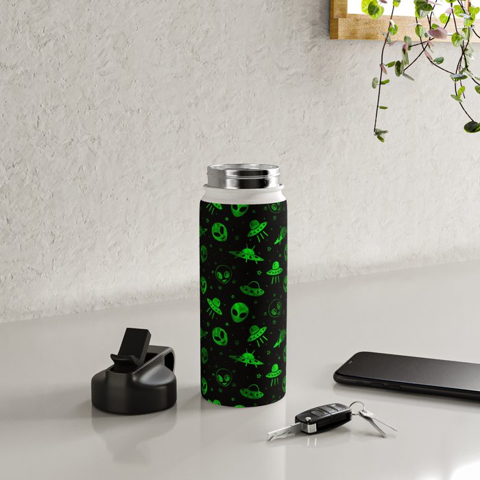 Aliens and UFOs Pattern Water Bottle Gallery Image 4