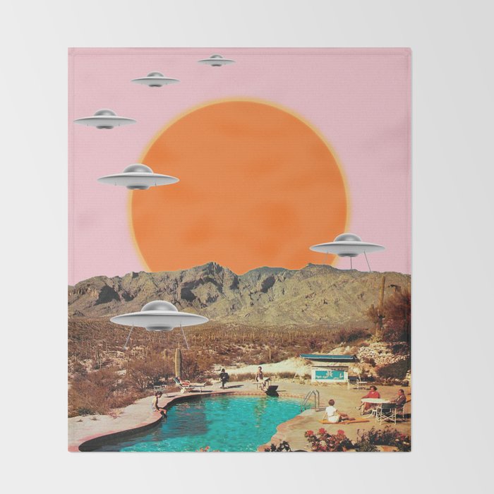 They've arrived! (UFO) Throw Blanket Gallery Image 2