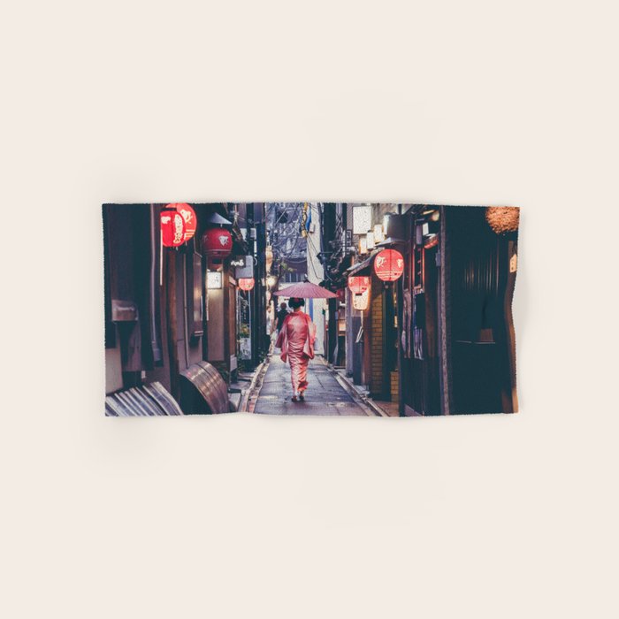 Geisha In Kyoto Bath Towel Gallery Image 1