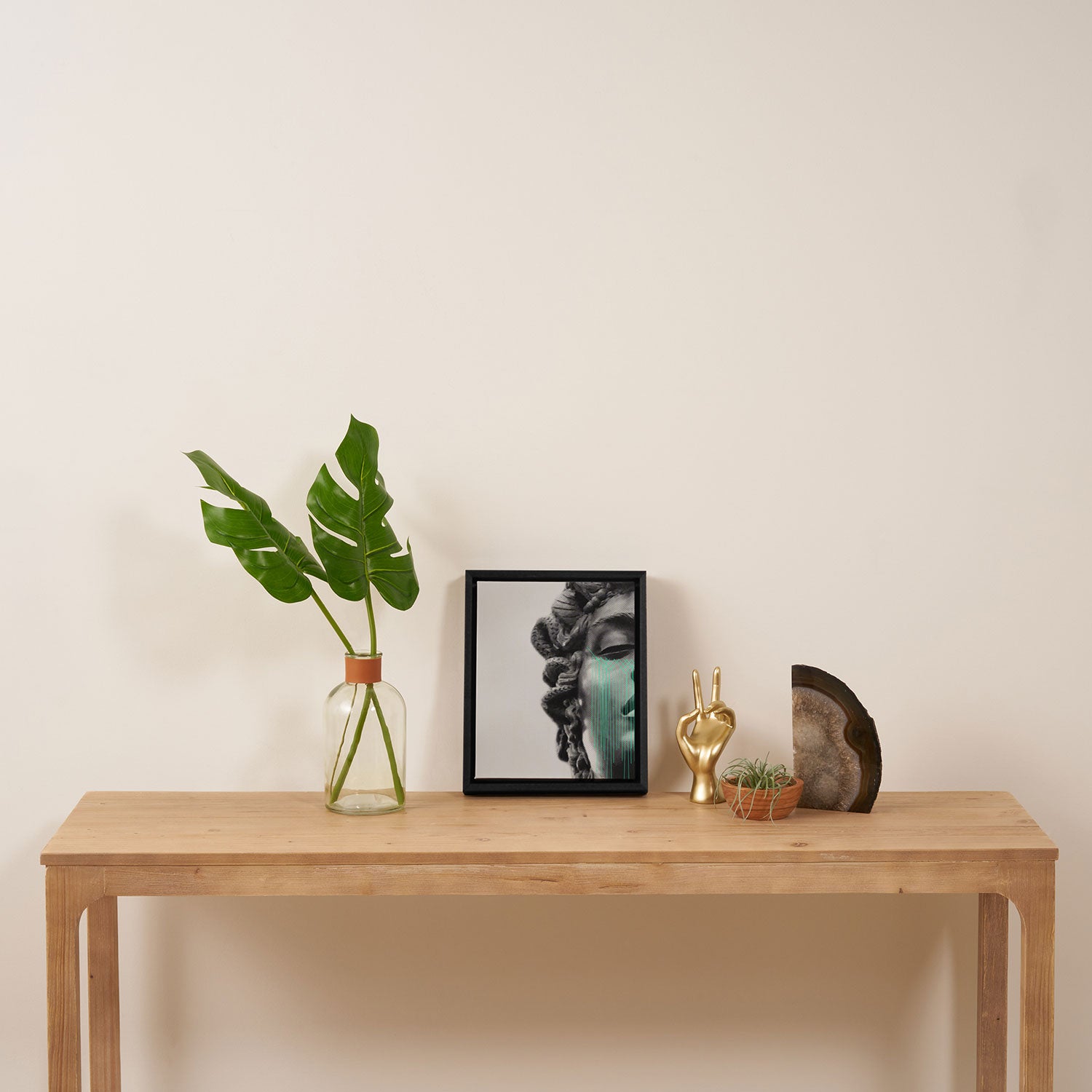 LDN765 Framed Canvas Print Gallery Image 4